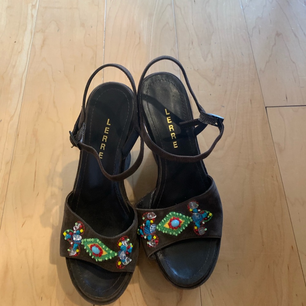 Adorable wedge shoes